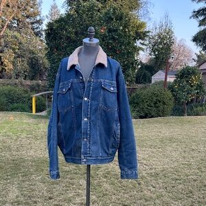 Men’s Wrangler Blue Denim Jacket with Sherpa Collar & pockets